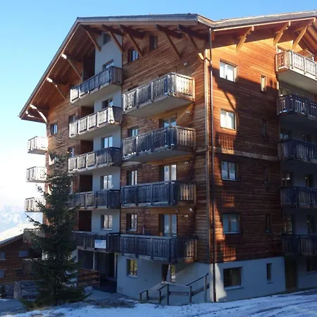 Inviting Near Village Center Apartament *